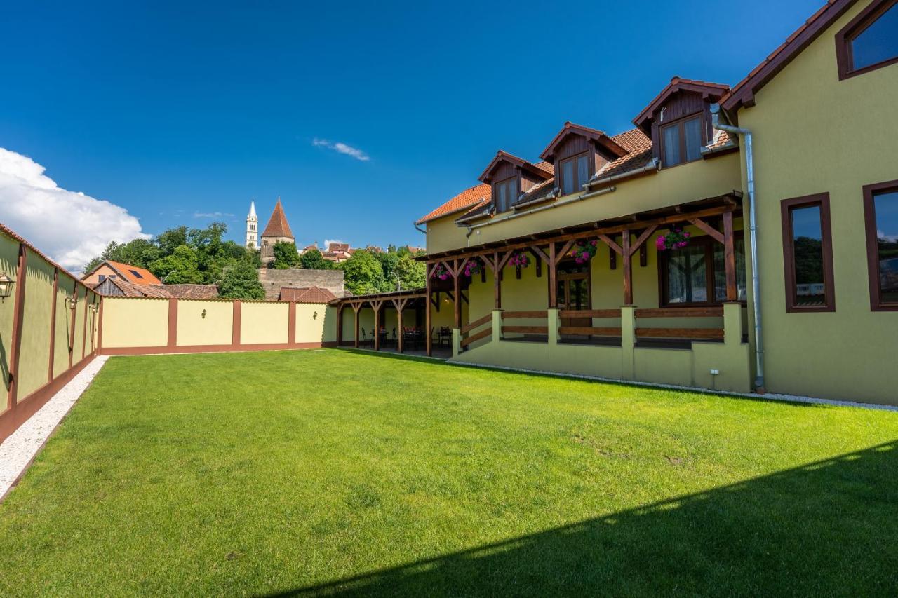 Hotel Princessophie Сигишоара Экстерьер фото