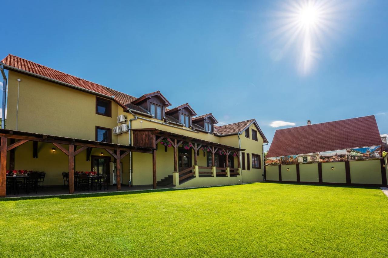 Hotel Princessophie Сигишоара Экстерьер фото