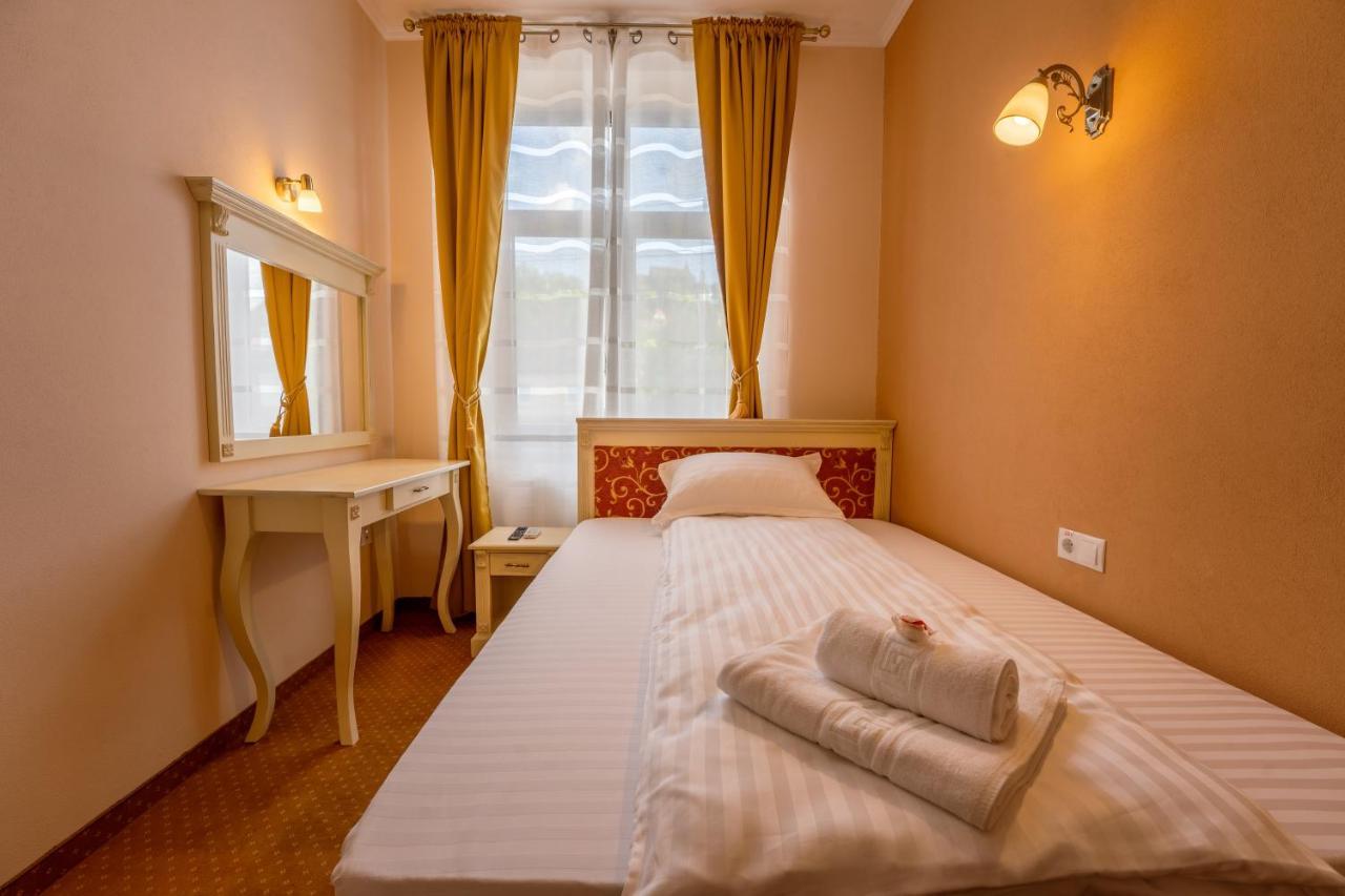 Hotel Princessophie Сигишоара Экстерьер фото