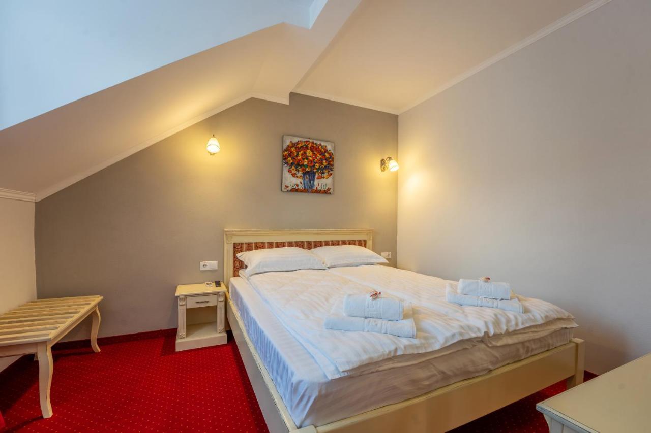 Hotel Princessophie Сигишоара Экстерьер фото
