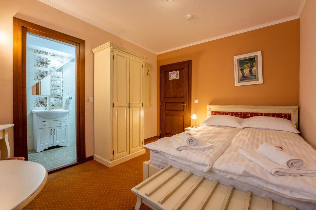 Hotel Princessophie Сигишоара Экстерьер фото