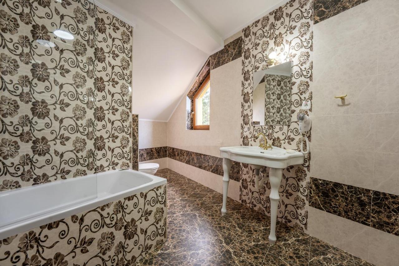 Hotel Princessophie Сигишоара Экстерьер фото