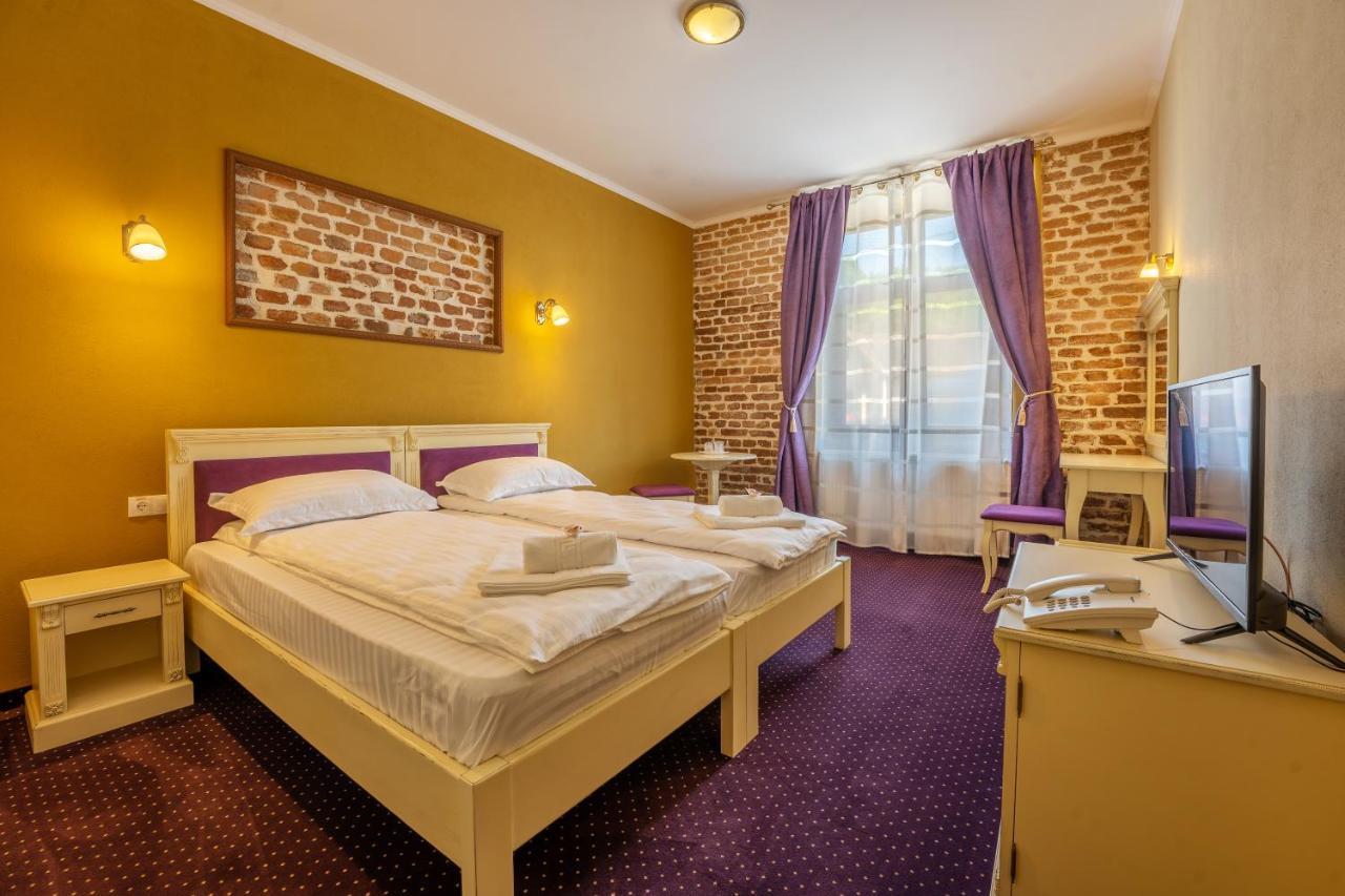 Hotel Princessophie Сигишоара Экстерьер фото