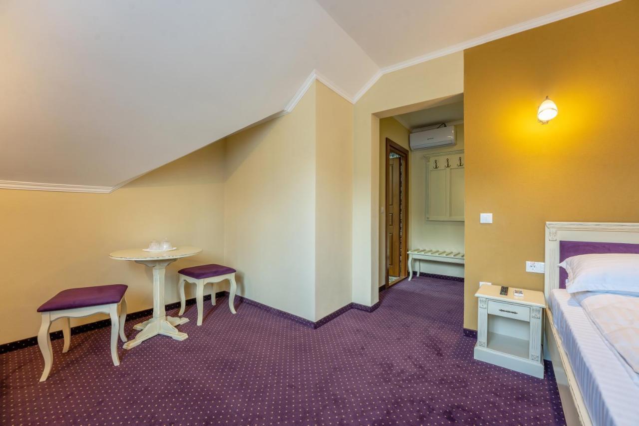 Hotel Princessophie Сигишоара Экстерьер фото
