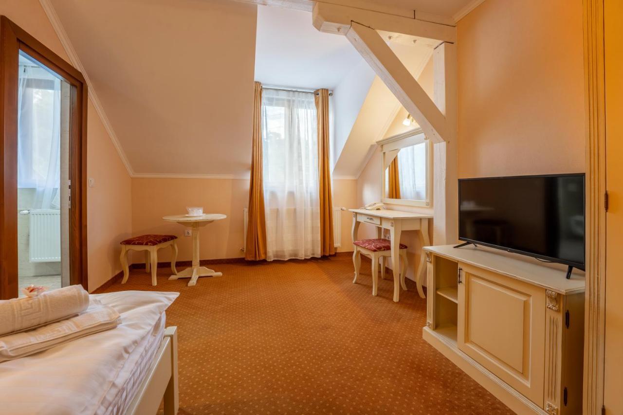Hotel Princessophie Сигишоара Экстерьер фото